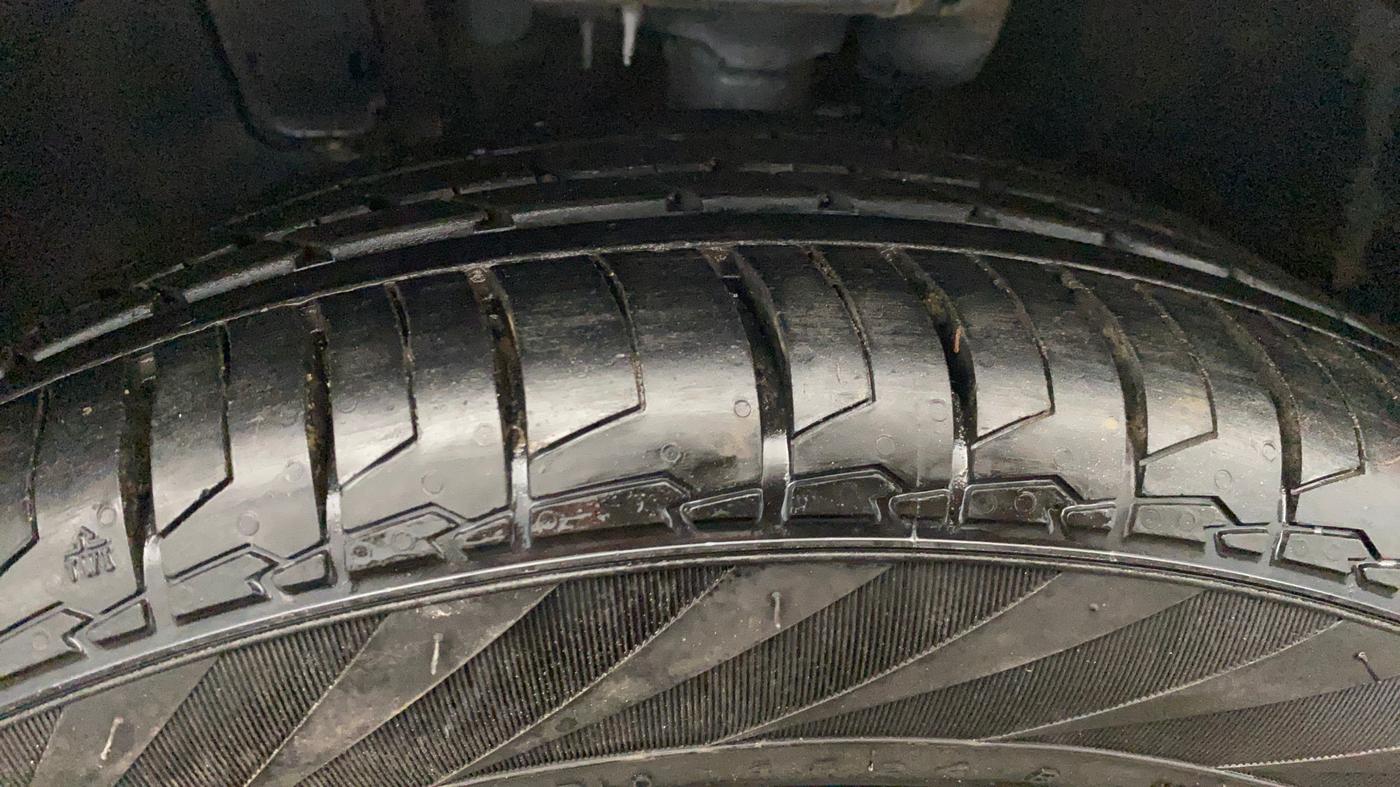 2018 Hyundai Verna 1.6 VTVT SX O, Petrol, Manual, 30,060 km, Left Front Tyre Tread