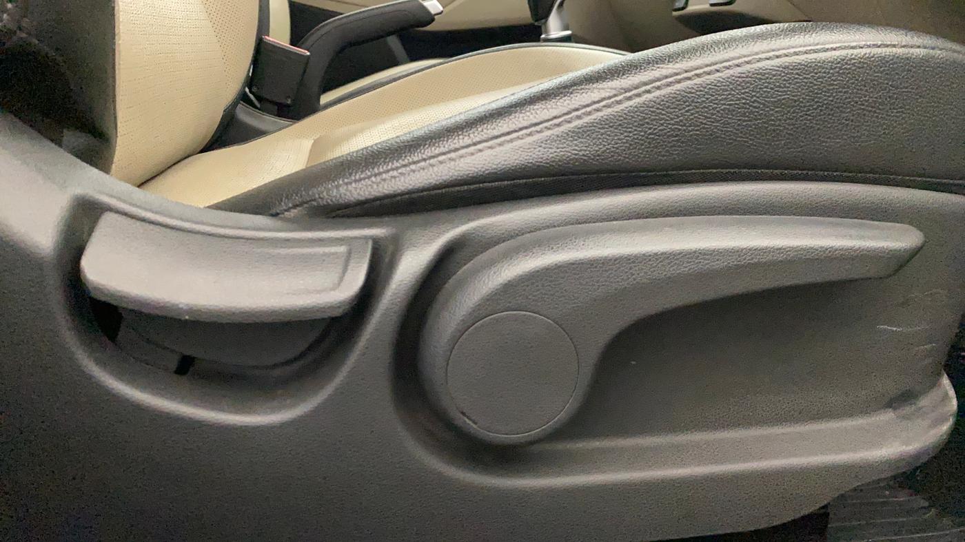 2018 Hyundai Verna 1.6 VTVT SX O, Petrol, Manual, 30,060 km, Driver Side Adjustment Panel