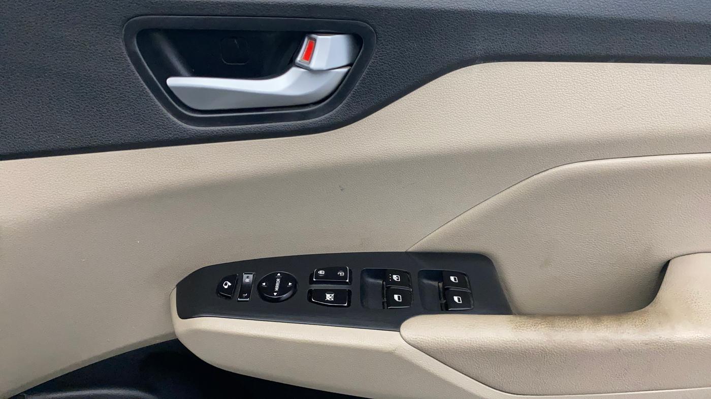 2018 Hyundai Verna 1.6 VTVT SX O, Petrol, Manual, 30,060 km, Driver Side Door Panels Control