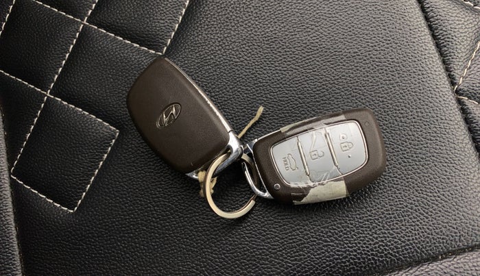 2016 Hyundai Grand i10 ASTA (O) AT 1.2 KAPPA VTVT, Petrol, Automatic, 50,366 km, Key Close Up