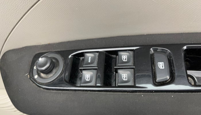 2020 Renault TRIBER RXZ, Petrol, Manual, 15,403 km, Driver Side Door Panels Control