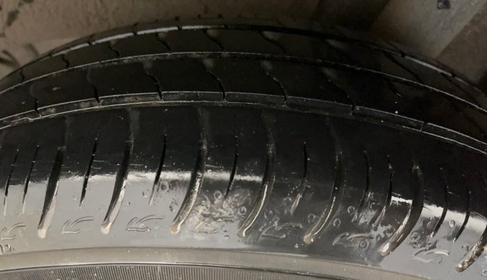 2020 Renault TRIBER RXZ, Petrol, Manual, 15,403 km, Left Rear Tyre Tread