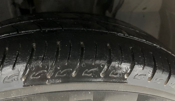 2020 Renault TRIBER RXZ, Petrol, Manual, 15,403 km, Right Front Tyre Tread