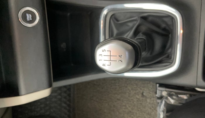 2020 Renault TRIBER RXZ, Petrol, Manual, 15,403 km, Gear Lever