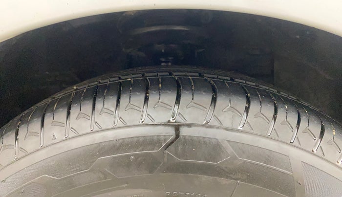 2015 Hyundai Grand i10 ASTA 1.2 KAPPA VTVT, Petrol, Manual, 68,702 km, Right Front Tyre Tread