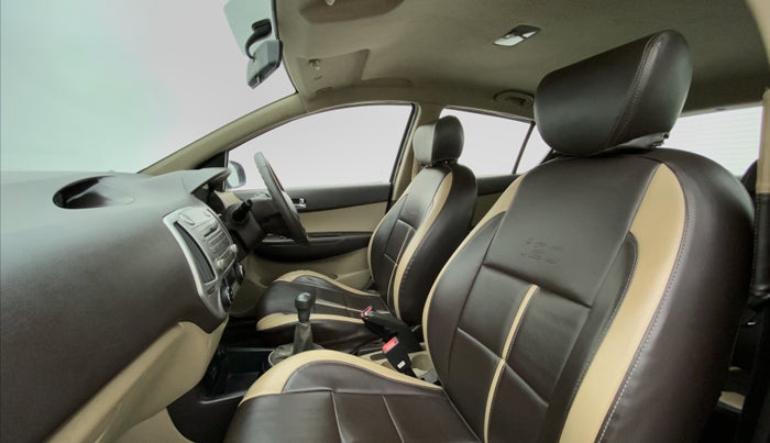 2011 Hyundai i20 MAGNA O 1.2, Petrol, Manual, 93,357 km, Right Side Front Door Cabin