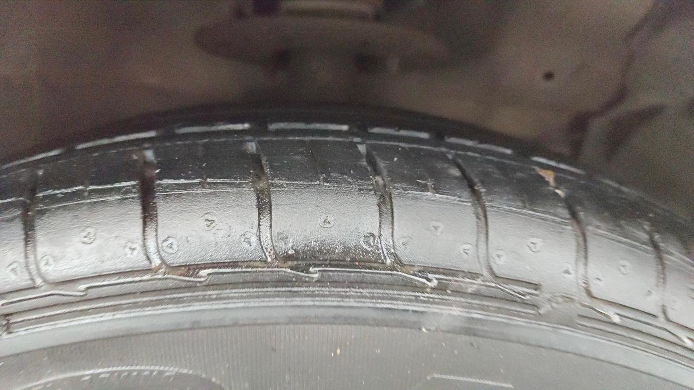 2015 Maruti Ciaz VXI+, Petrol, Manual, 94,306 km, Right Front Tyre Tread