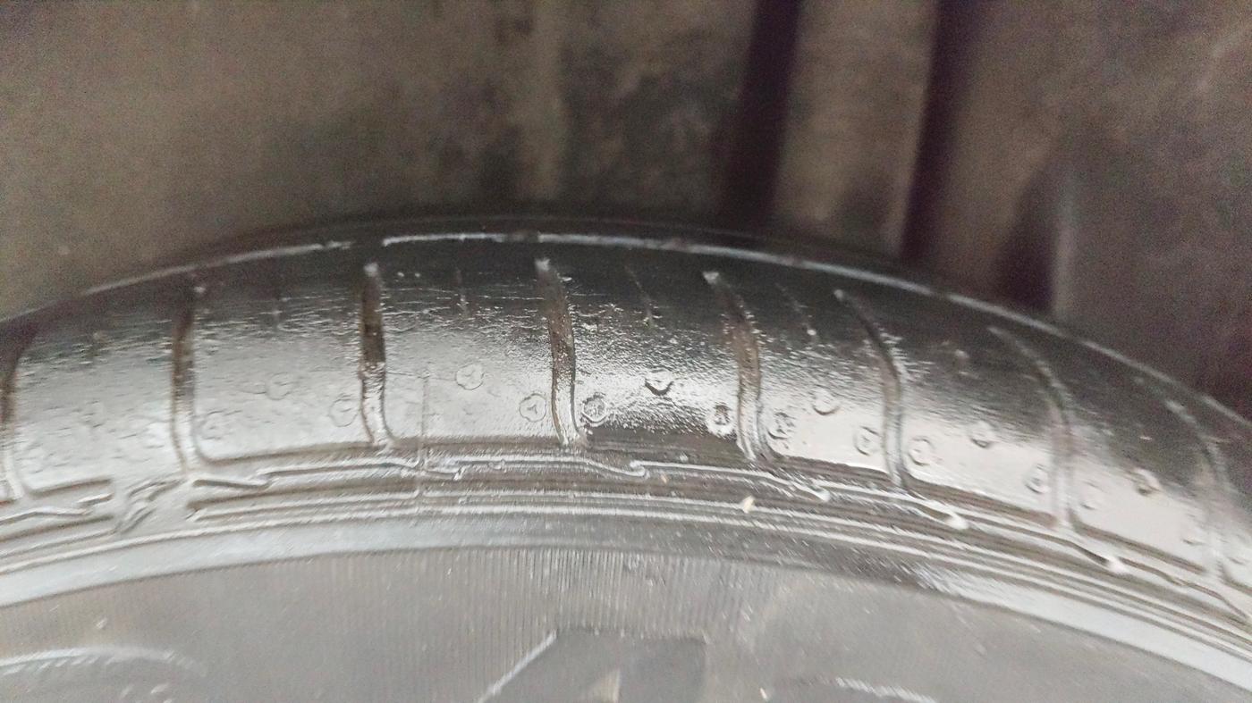 2015 Maruti Ciaz VXI+, Petrol, Manual, 94,306 km, Left Rear Tyre Tread