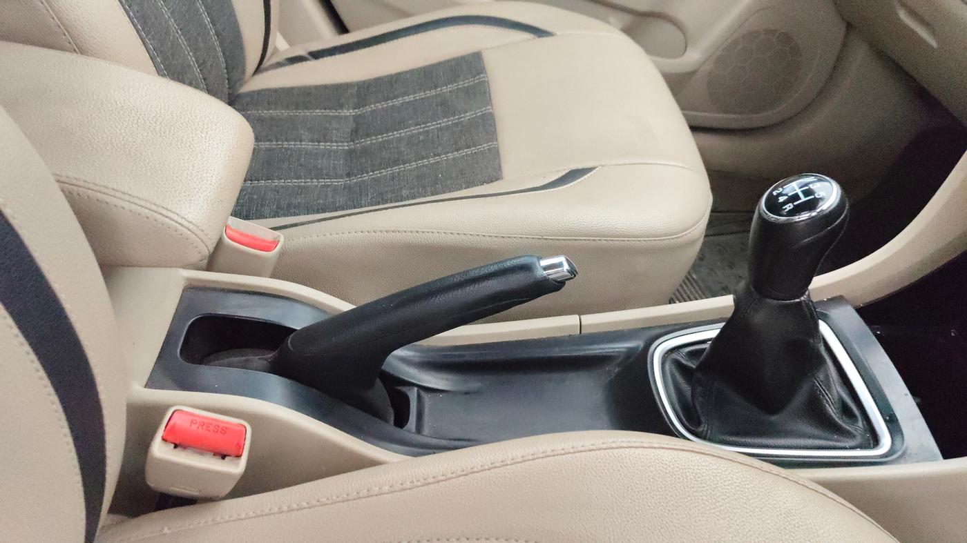 2015 Maruti Ciaz VXI+, Petrol, Manual, 94,306 km, Gear Lever