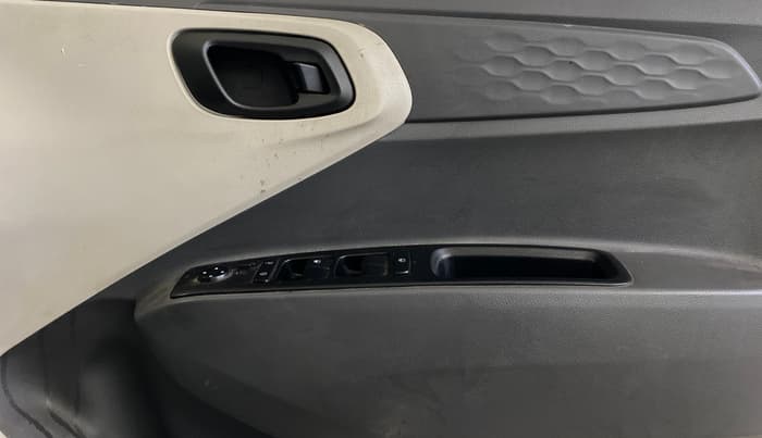 2021 Hyundai AURA S 1.2 CNG, CNG, Manual, 79,785 km, Driver Side Door Panels Control