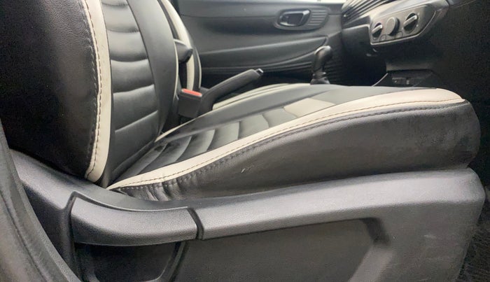 2021 Hyundai NEW I20 MAGNA 1.2 MT, Petrol, Manual, 74,472 km, Driver Side Adjustment Panel