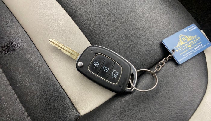 2021 Hyundai NEW I20 MAGNA 1.2 MT, Petrol, Manual, 74,472 km, Key Close Up