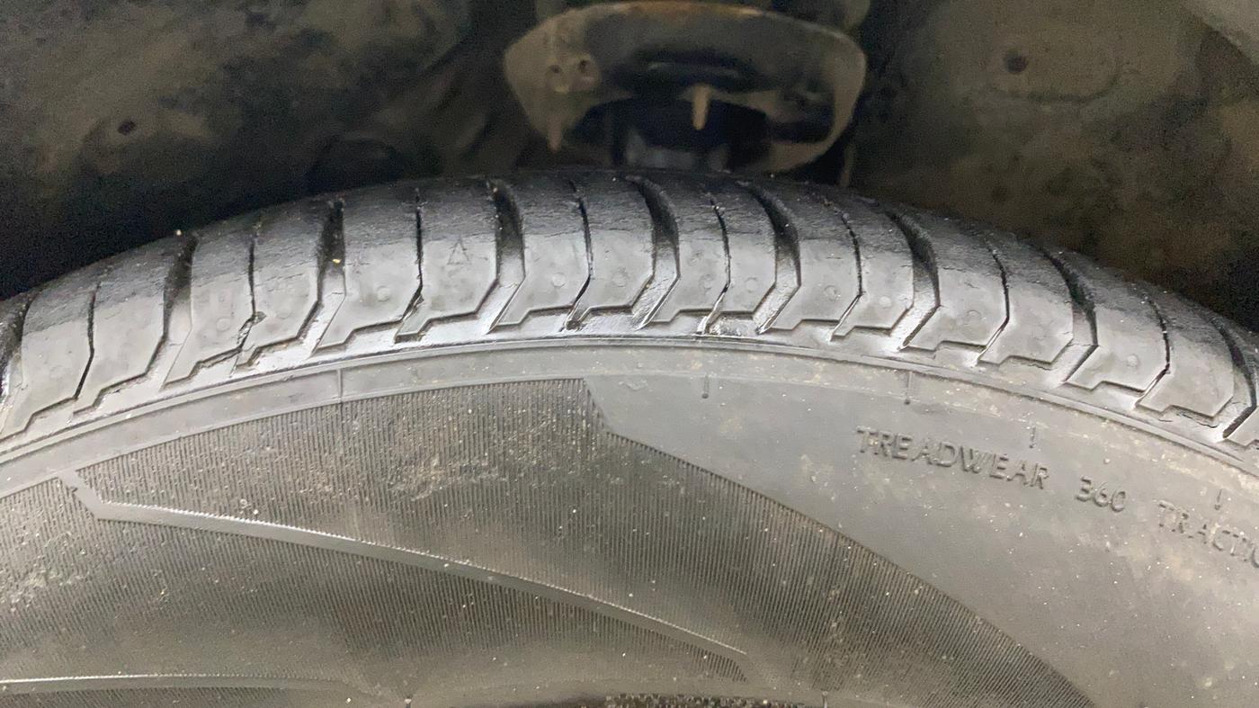 2021 Hyundai NEW I20 MAGNA 1.2 MT, Petrol, Manual, 74,520 km, Left Front Tyre Tread