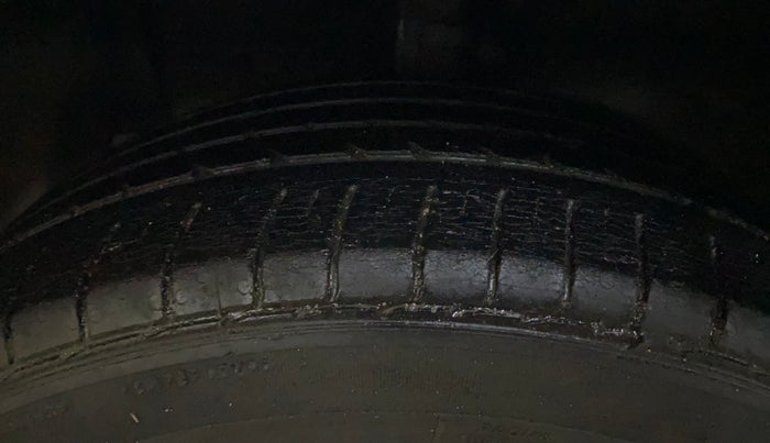 2019 Maruti Ciaz ALPHA 1.5 SHVS PETROL, Petrol, Manual, 51,200 km, Left Front Tyre Tread