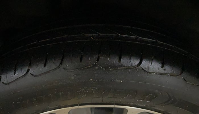 2019 Maruti Ciaz ALPHA 1.5 SHVS PETROL, Petrol, Manual, 51,200 km, Right Rear Tyre Tread