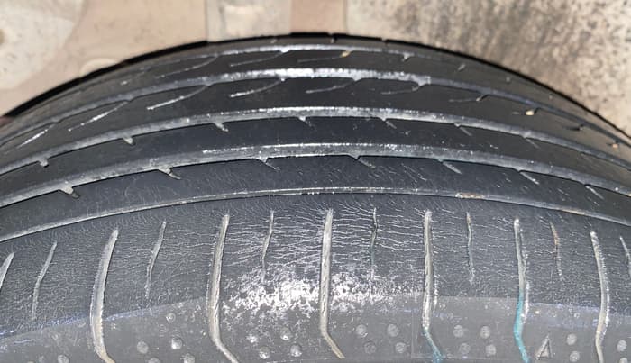 2015 Hyundai Creta SX 1.6 DIESEL, Diesel, Manual, 60,348 km, Right Rear Tyre Tread