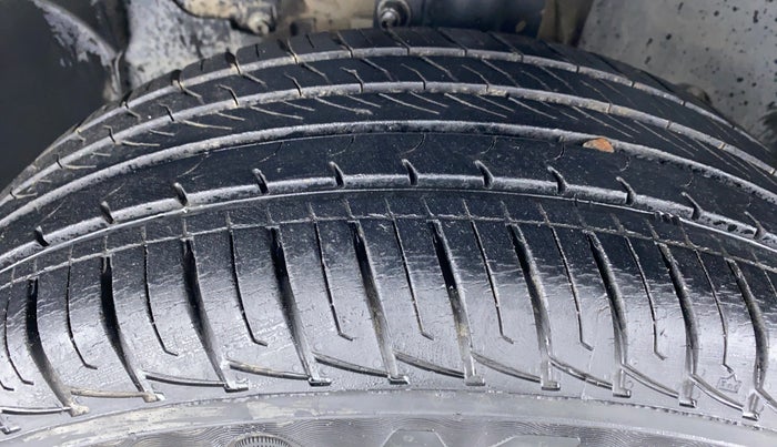 2013 Renault Duster 85 PS RXL OPT, Diesel, Manual, 70,813 km, Left Front Tyre Tread