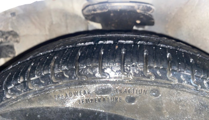 2014 Hyundai i10 MAGNA 1.1, Petrol, Manual, 50,478 km, Left Front Tyre Tread