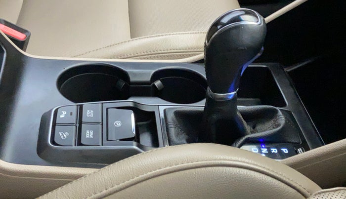 2018 Hyundai Tucson 2WD AT GLS DIESEL, Diesel, Automatic, 73,684 km, Gear Lever