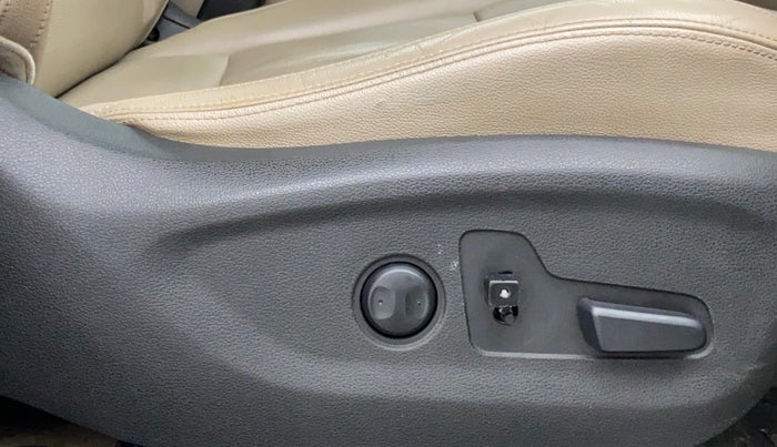 2018 Hyundai Tucson 2WD AT GLS DIESEL, Diesel, Automatic, 73,684 km, Driver Side Adjustment Panel