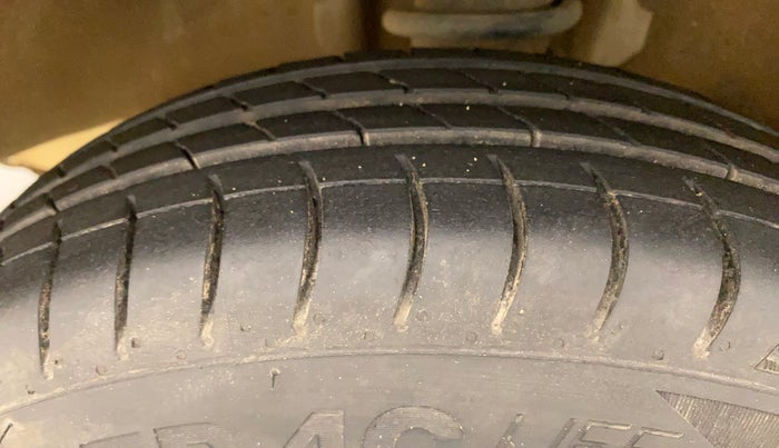 2013 Maruti OMNI E 8 STR, Petrol, Manual, 47,507 km, Left Front Tyre Tread