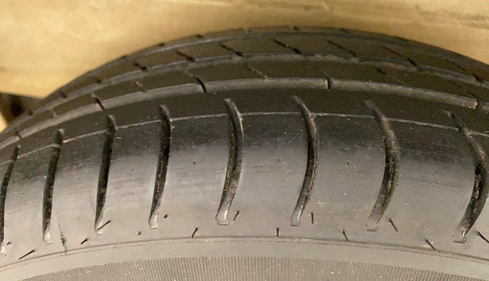 2013 Maruti OMNI E 8 STR, Petrol, Manual, 47,507 km, Right Rear Tyre Tread