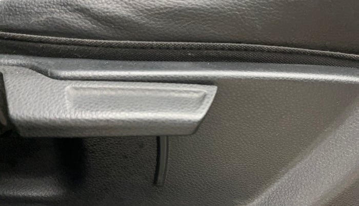 2020 KIA SONET HTX 1.0 IMT, Petrol, Manual, 90,951 km, Driver Side Adjustment Panel