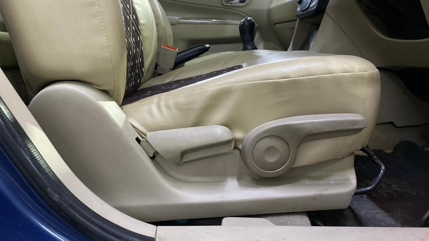 2018 Maruti Ciaz ALPHA 1.5 SHVS PETROL, Petrol, Manual, 61,631 km, Driver Side Adjustment Panel