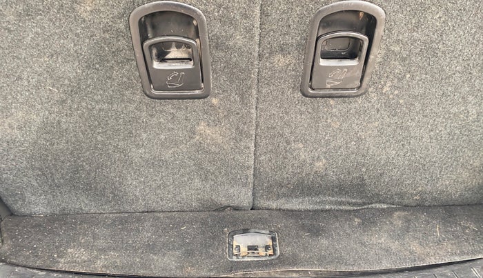 2019 Mahindra XUV500 W11, Diesel, Manual, 91,379 km, Boot Inside