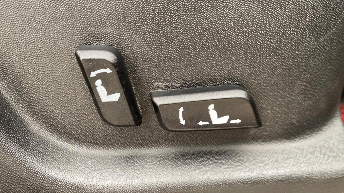 2019 Mahindra XUV500 W11, Diesel, Manual, 91,417 km, Driver Side Adjustment Panel