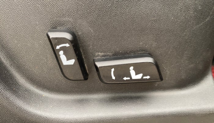 2019 Mahindra XUV500 W11, Diesel, Manual, 91,379 km, Driver Side Adjustment Panel