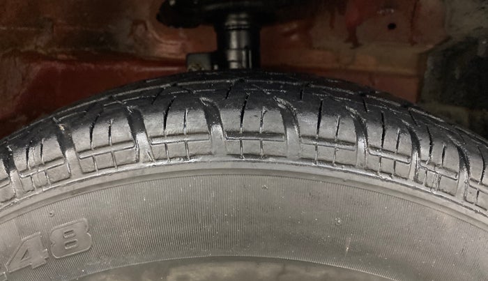 2013 Maruti Swift VXI, Petrol, Manual, 1,06,812 km, Right Front Tyre Tread