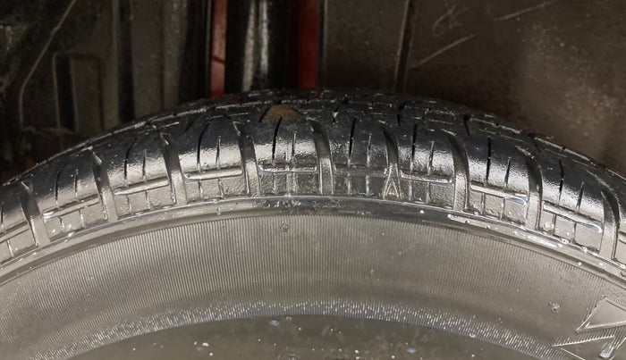2013 Maruti Swift VXI, Petrol, Manual, 1,06,812 km, Right Rear Tyre Tread