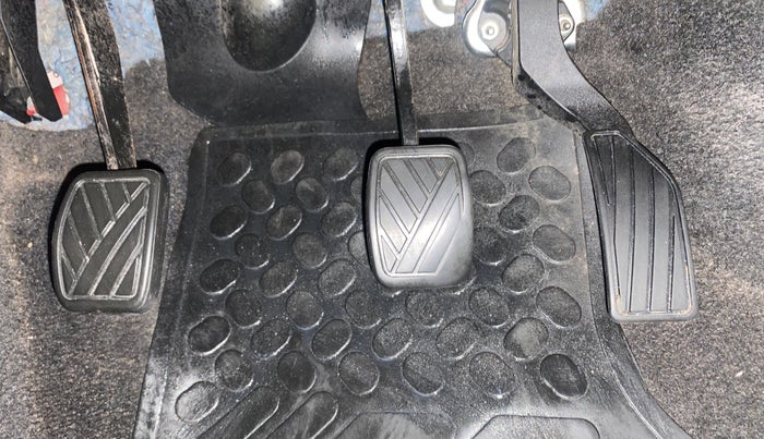 2013 Maruti Swift VXI, Petrol, Manual, 1,06,812 km, Pedals