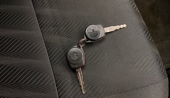 2013 Maruti Swift VXI, Petrol, Manual, 1,06,812 km, Key Close Up
