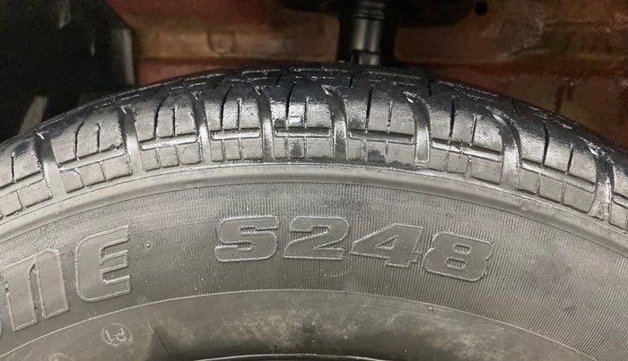 2013 Maruti Swift VXI, Petrol, Manual, 1,06,812 km, Left Front Tyre Tread