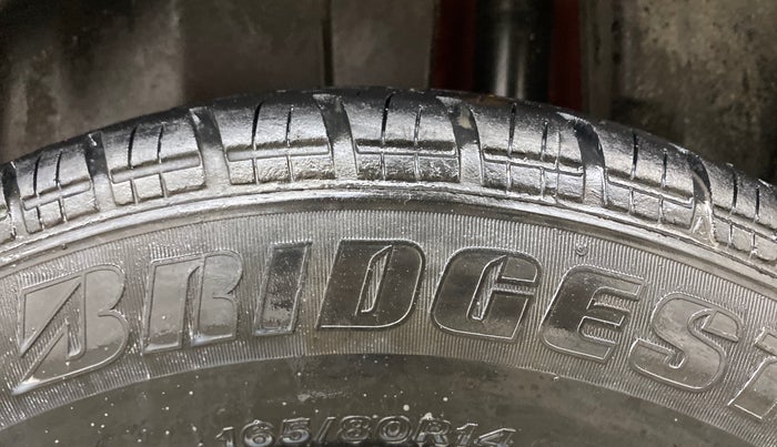 2013 Maruti Swift VXI, Petrol, Manual, 1,06,812 km, Left Rear Tyre Tread