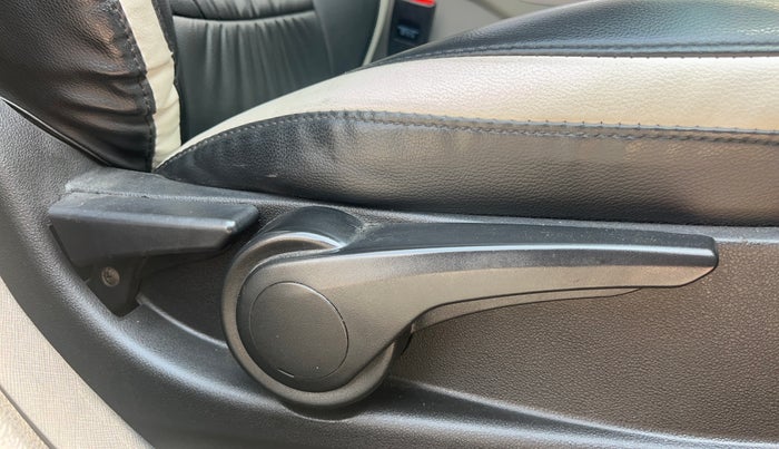 2018 Tata NEXON XZ PLUS DIESEL, Diesel, Manual, 74,066 km, Driver Side Adjustment Panel