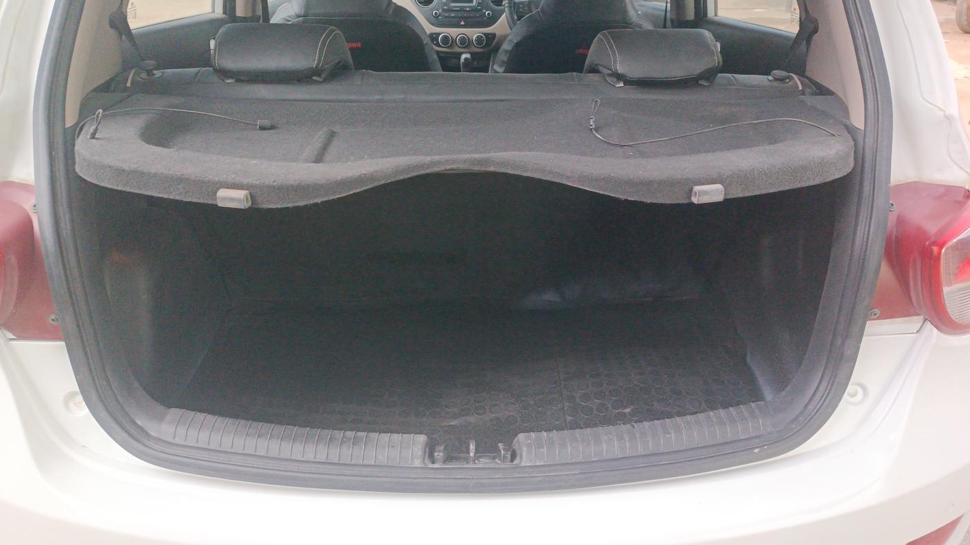 2015 Hyundai Grand i10 ASTA AT 1.2 KAPPA VTVT, Petrol, Automatic, 70,883 km, Boot Inside
