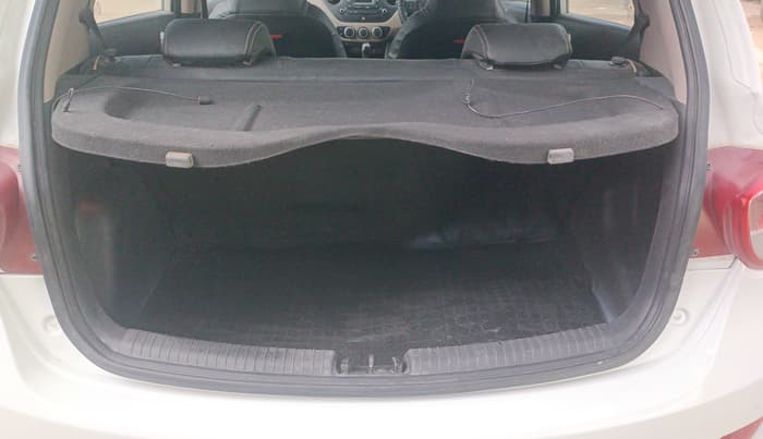 2015 Hyundai Grand i10 ASTA AT 1.2 KAPPA VTVT, Petrol, Automatic, 70,883 km, Boot Inside