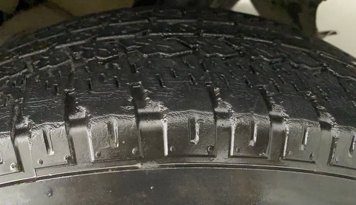 2017 Mahindra TUV300 T8 AT, Diesel, Automatic, 79,236 km, Left Rear Tyre Tread