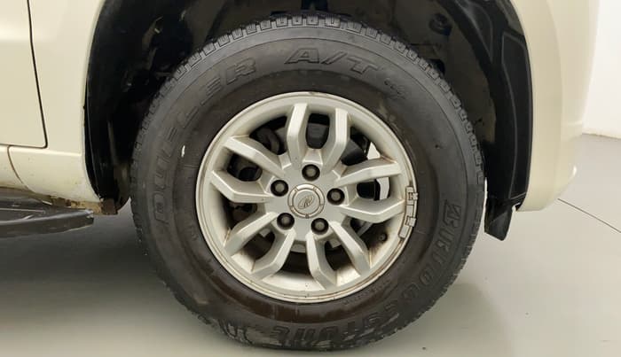2017 Mahindra TUV300 T8 AT, Diesel, Automatic, 79,236 km, Right Front Wheel