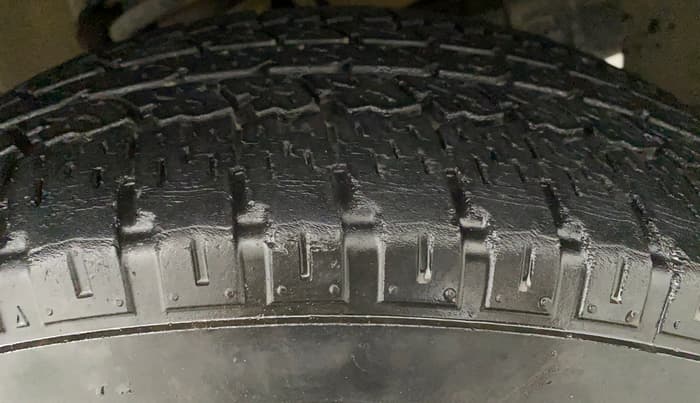 2017 Mahindra TUV300 T8 AT, Diesel, Automatic, 79,236 km, Left Front Tyre Tread