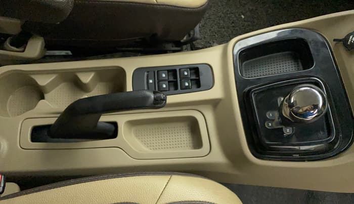 2017 Mahindra TUV300 T8 AT, Diesel, Automatic, 79,236 km, Gear Lever