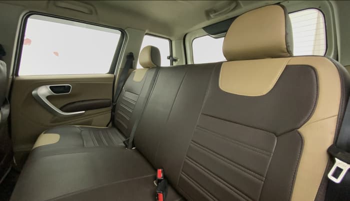 2017 Mahindra TUV300 T8 AT, Diesel, Automatic, 79,236 km, Right Side Rear Door Cabin