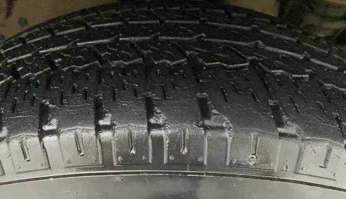 2017 Mahindra TUV300 T8 AT, Diesel, Automatic, 79,236 km, Right Front Tyre Tread