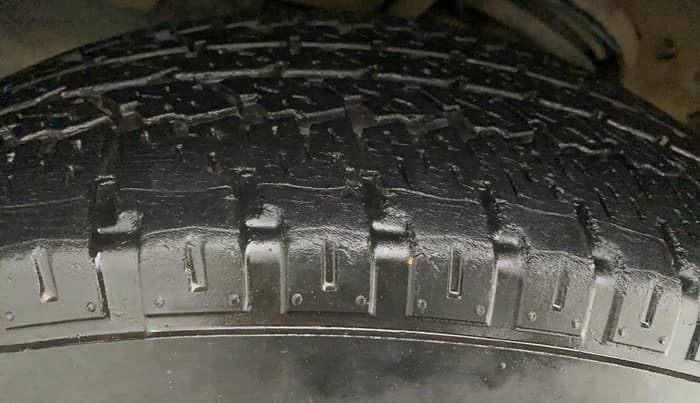 2017 Mahindra TUV300 T8 AT, Diesel, Automatic, 79,236 km, Right Rear Tyre Tread