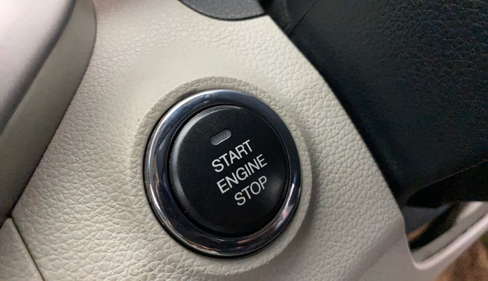 2020 Mahindra XUV300 W8 1.2 PETROL, Petrol, Manual, 31,768 km, Keyless Start/ Stop Button