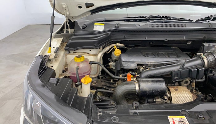 2020 Mahindra XUV300 W8 1.2 PETROL, Petrol, Manual, 31,768 km, Engine View - Right