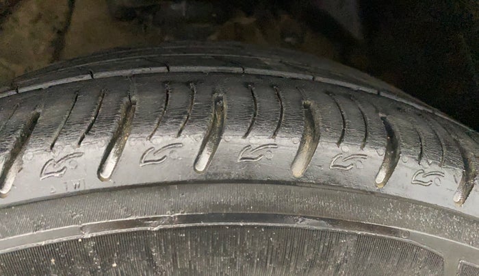 2020 Mahindra XUV300 W8 1.2 PETROL, Petrol, Manual, 31,768 km, Left Front Tyre Tread